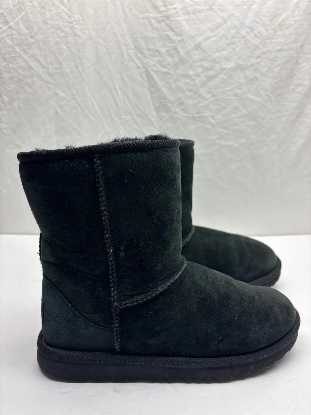 UGG Classic Short Boots, SZ 5 big girl, box 56